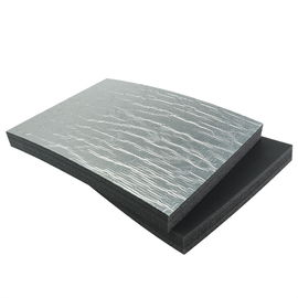 Densità materiale 28-300kg/m3 del LDPE della schiuma riflettente dell'isolamento del tetto del foglio di alluminio