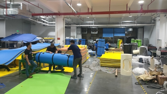 Acqua di fabbrica diretta pad galleggiante 3 strati spessi XPE schiuma tappetino galleggiante piscina lago