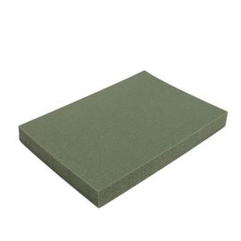 Rollo di schiuma di polietilene per isolamento degli edifici. Materiale acustico e impermeabile a celle chiuse.